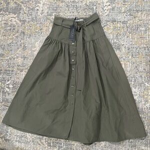 Hunter Bell 
Delaney Skirt 
Army green
Size 4 
NWT